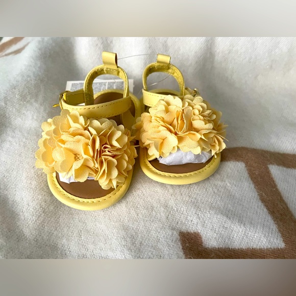 THREE PAIRS Baby Gap & Old Navy Spring/Summer Sandals Size 2 (3-6 Months) - Picture 4 of 7